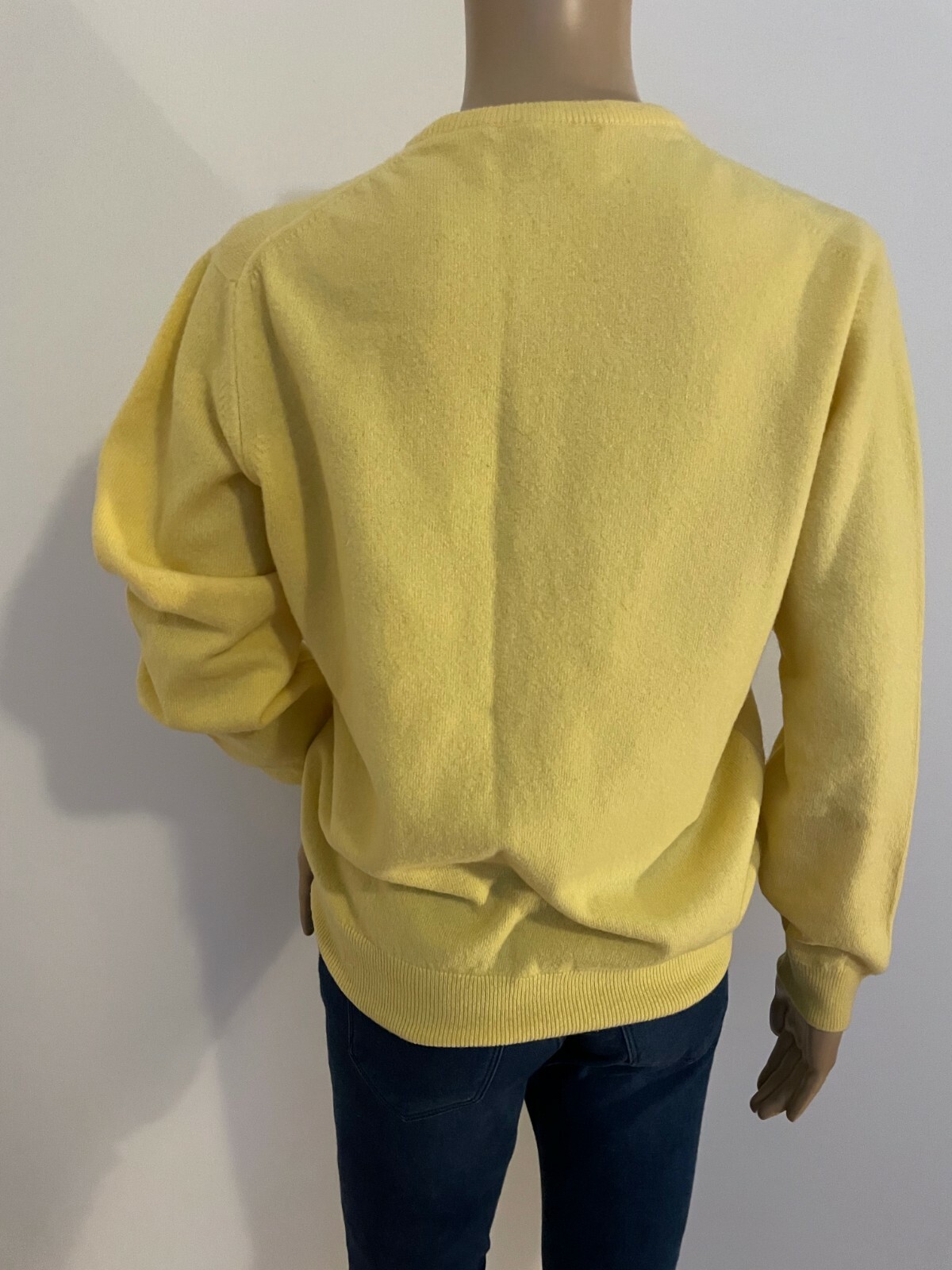 Vintage PRINGLE 100% lambswool crewneck cardigan