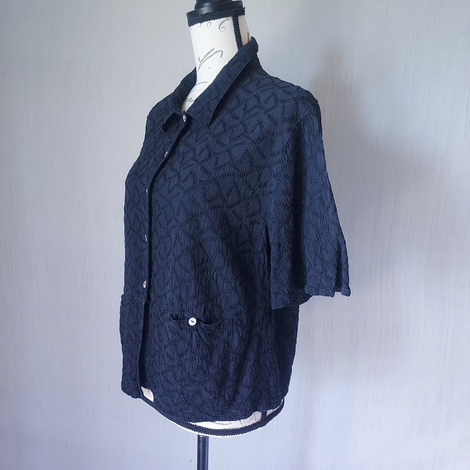 Vintage Johnny Was Collection Eyelet Top Short Sleeve Mother-Peral Button Blue M
