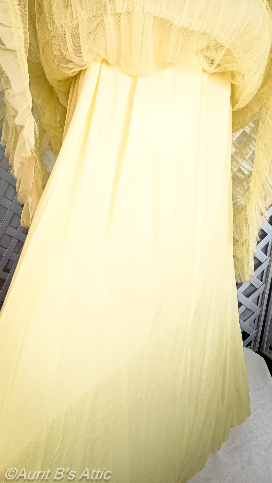 Vintage 60&rsquo;s Nadine Yellow Daisy Pattern Tiered Ruffled Formal/Prom Gown SM