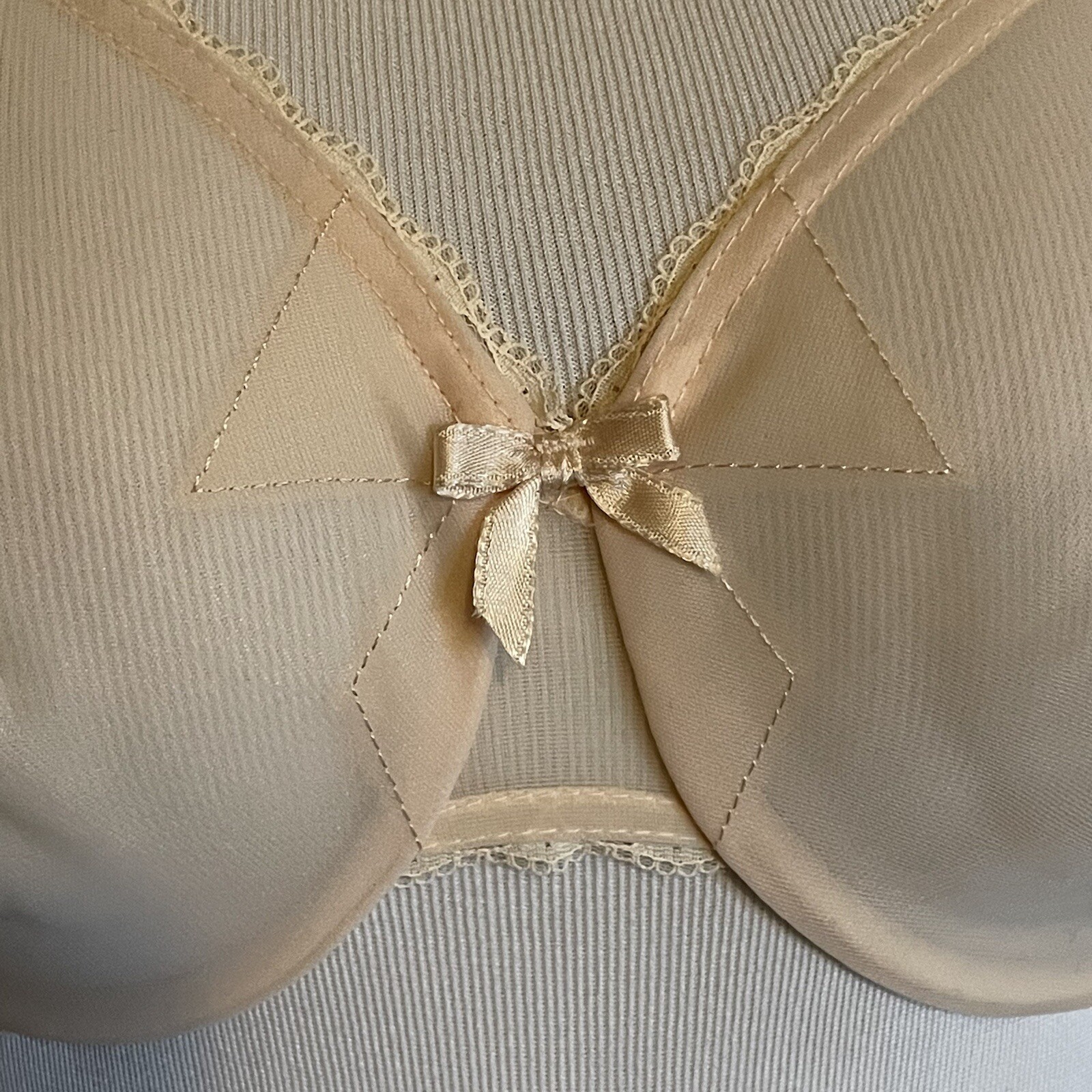 Vintage 60&rsquo;s Bali Go Lightly Bow Bra 32C Sheer Nude Nylon Underwire Sissy Pin Up