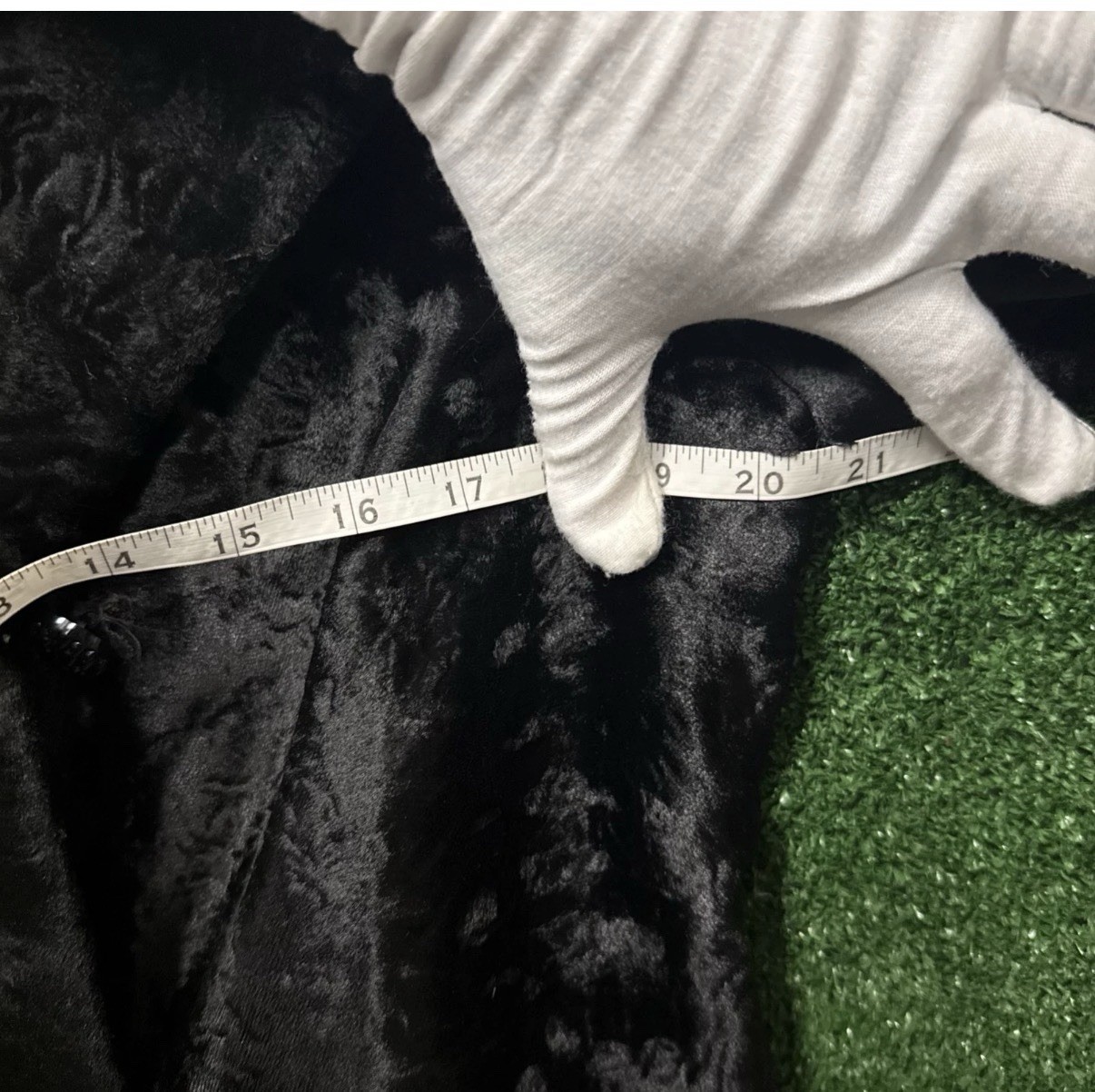 Neiman Marcus vintage black broadtale by Lou Nierenberg fits like a medium large