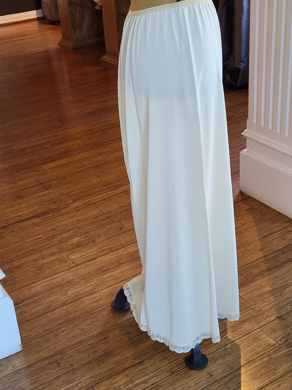 Shadowline Vintage 70s Ivory Full Length 1/2 Slip Lace Trim