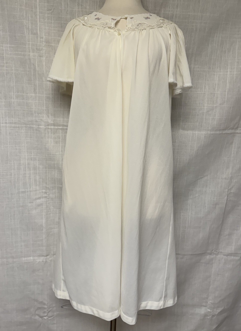 Vintage Romantic Traditions Peignoir Robe Ivory With Lace and Embroidery