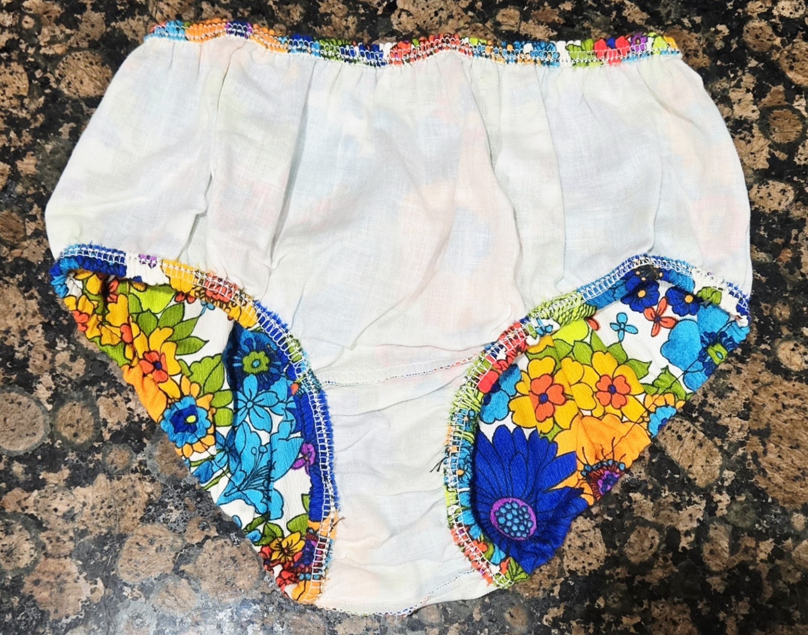 1960s FLOWER POWER Psychedelic High Waist Bikini Bottoms 10&Prime;-15&Prime; Flat Waist