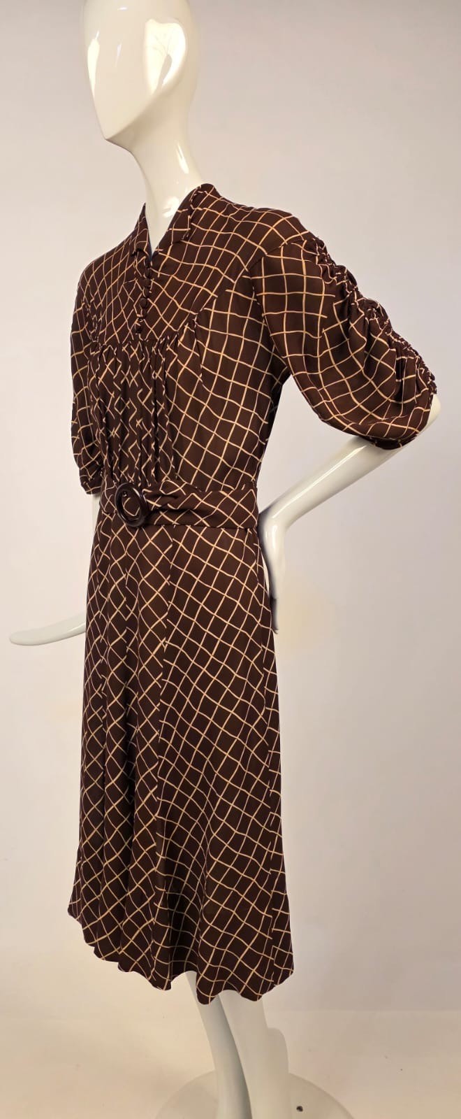 ANTIQUE 1930’S BROWN GRID PRINT RAYON CREPE DRESS W RUCHED SLEEVES