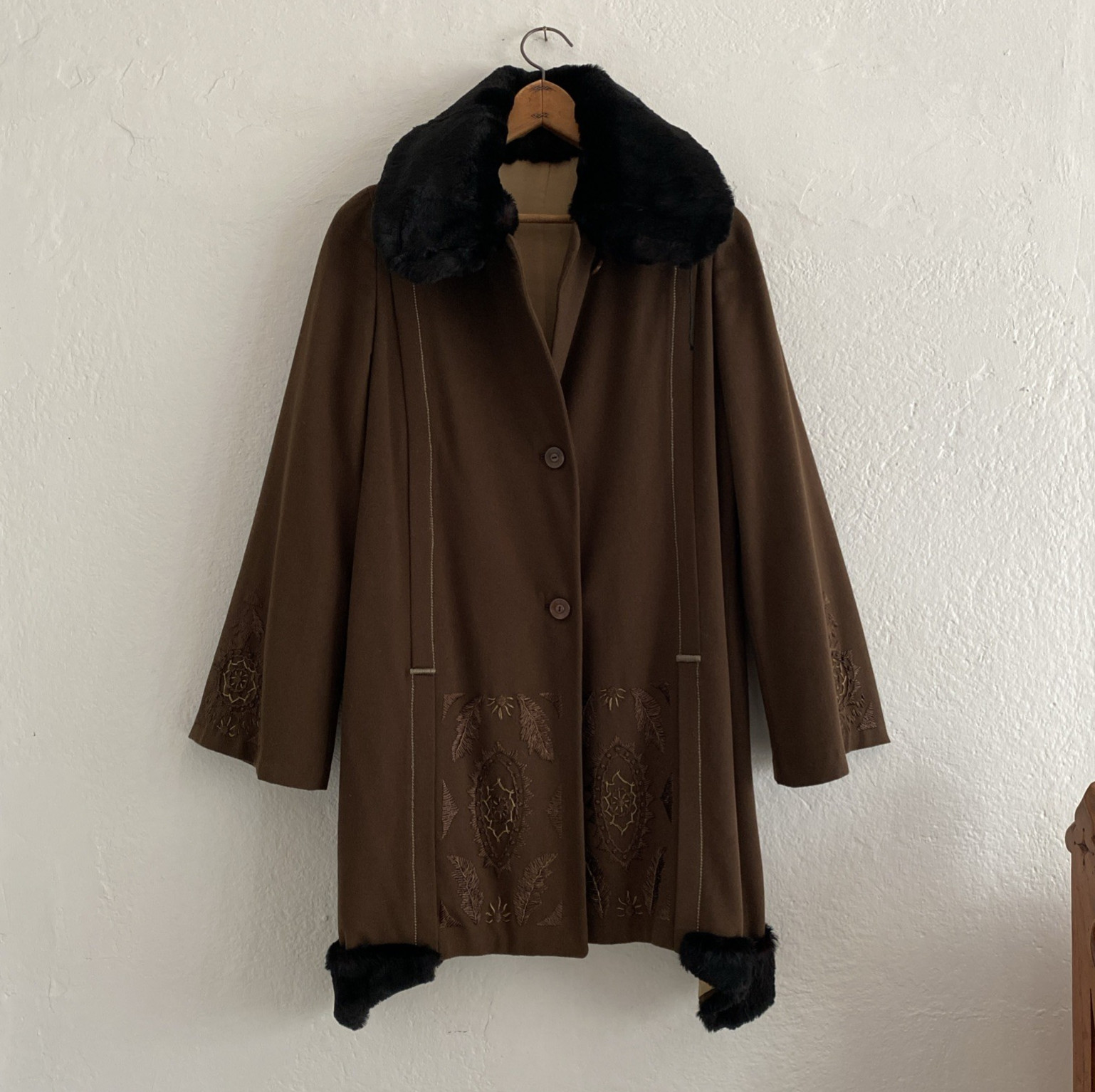 Antique Vintage 10s 20s Bohemian Lamé Embroidered Coat Fur Trim Silk Lining S