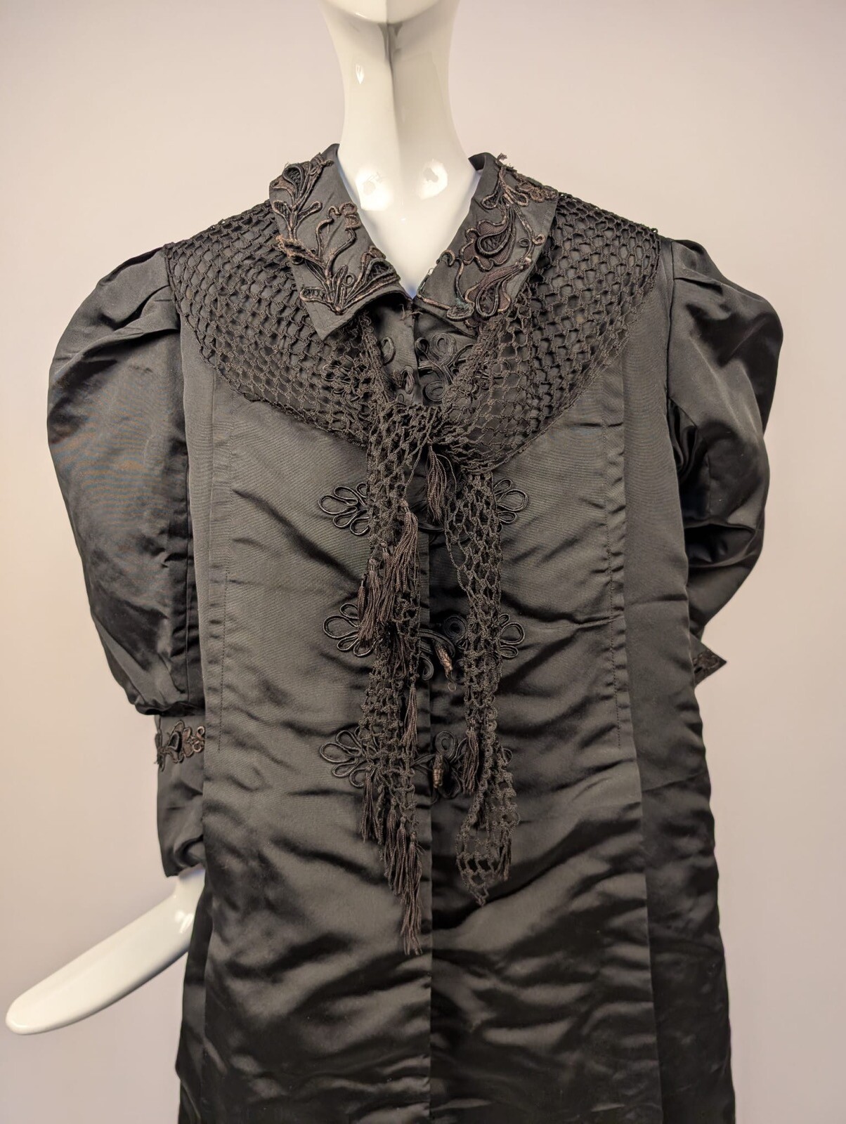 EDWARDIAN BLACK SILK COAT W PUFF SLEEVES + APPLIED LACE TRIM + FROG CLOSURE