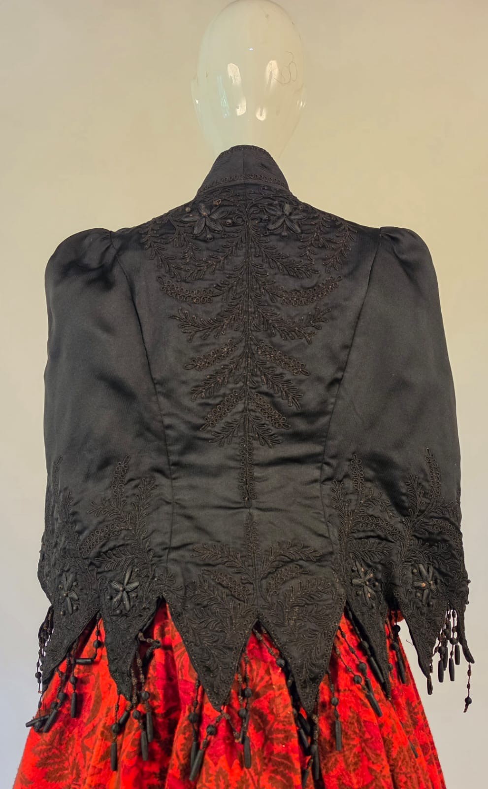 VICTORIAN 1870’S BUSTLE BACK DOLMAN VISITEE CAPE W RICH EMBROIDERED DETAILS