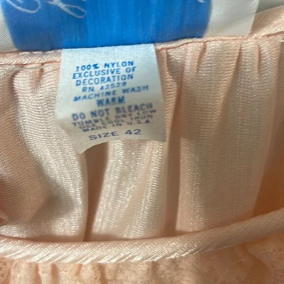 Vintage Stardust peach blush negligée 💯 nylon size 42 lace chemise nightie