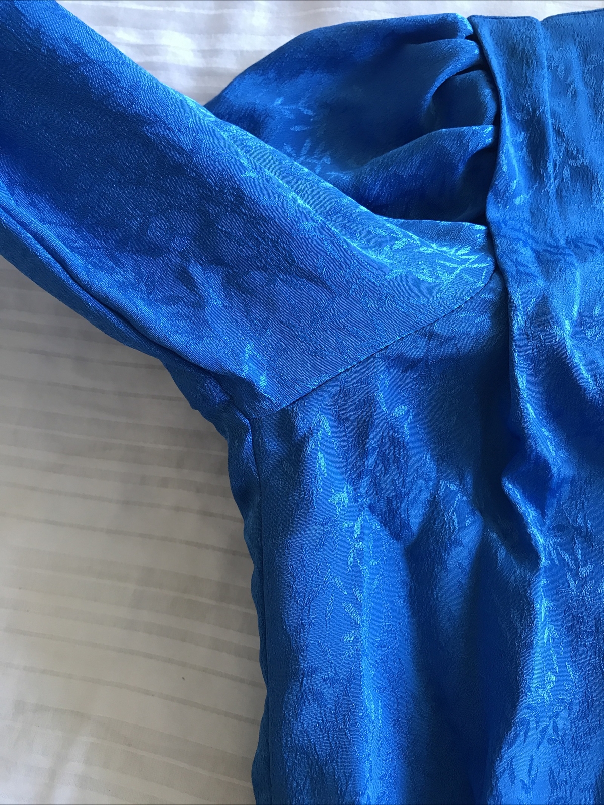 DAVID MATTHEW Size 8 (36” bust) blue long sleeve pleated blouse SHOULDER PADS