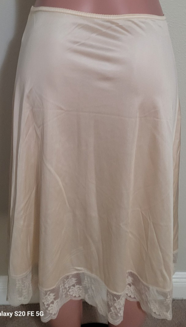 Chantilly Maidenform Off White Slip 64101-27 Size Small Untagged