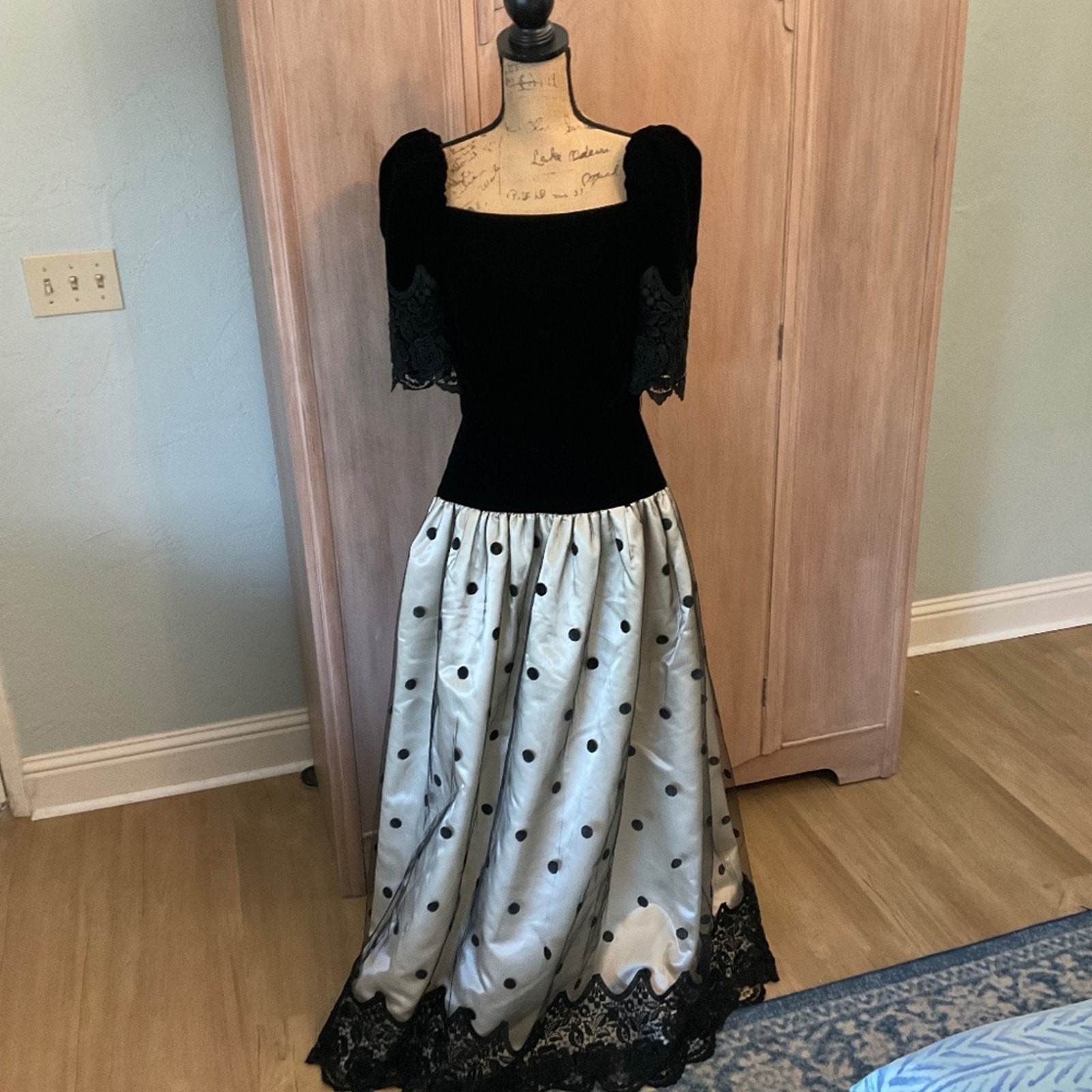 Rare VTG William Pearson 80’s Black Velvet Lace Puff Sleeve Formal Gown Sz 12