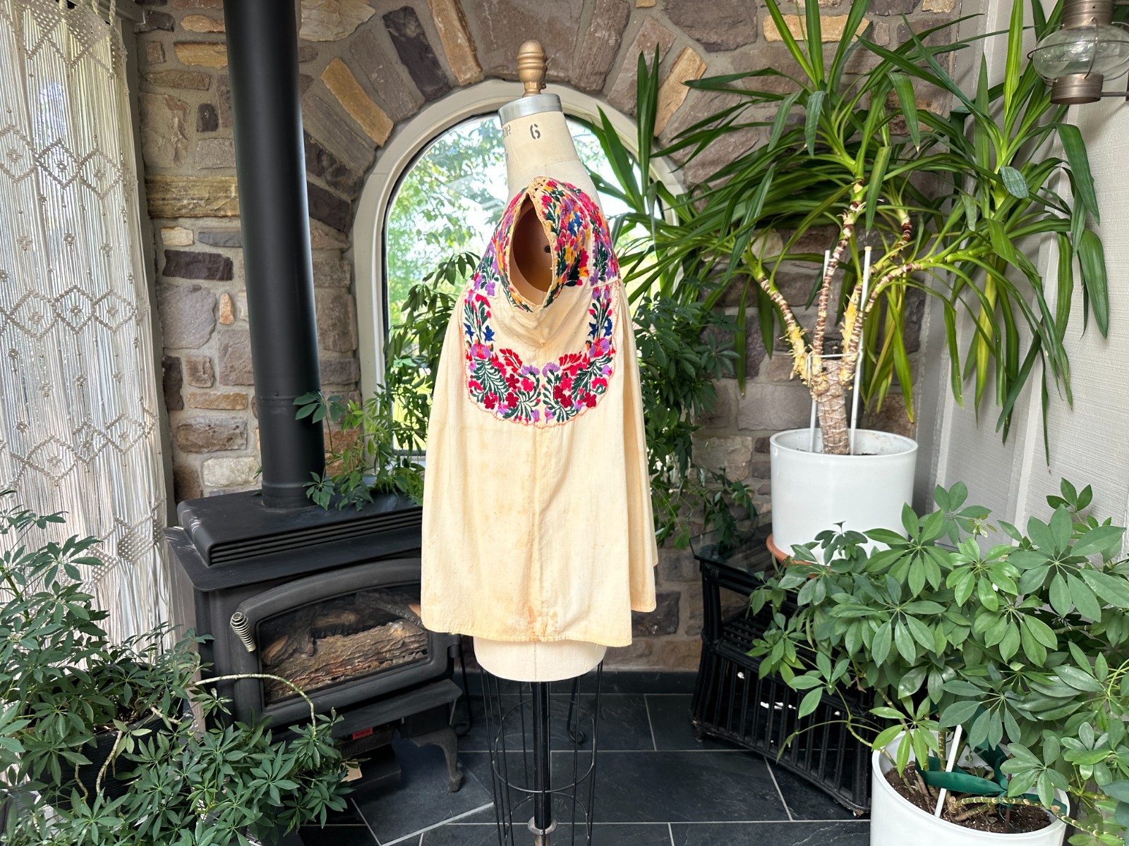 Vintage 1970s Mexican Peasant Top Hand Embroidered Figural People Wounded Bird
