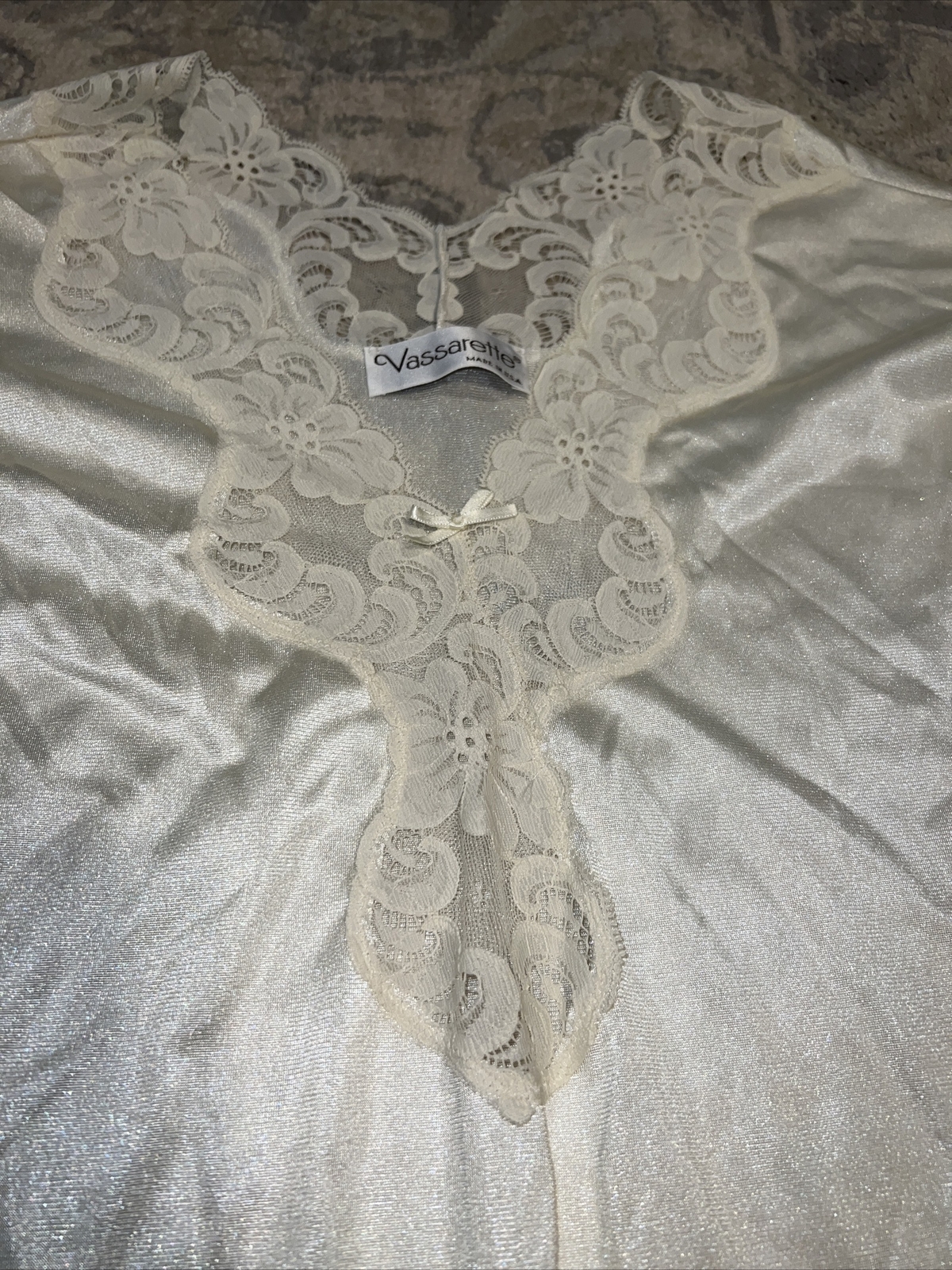 vtg Vassarette Size Medium Underneath-it-All Shirt Pullover V Neck Ivory womens