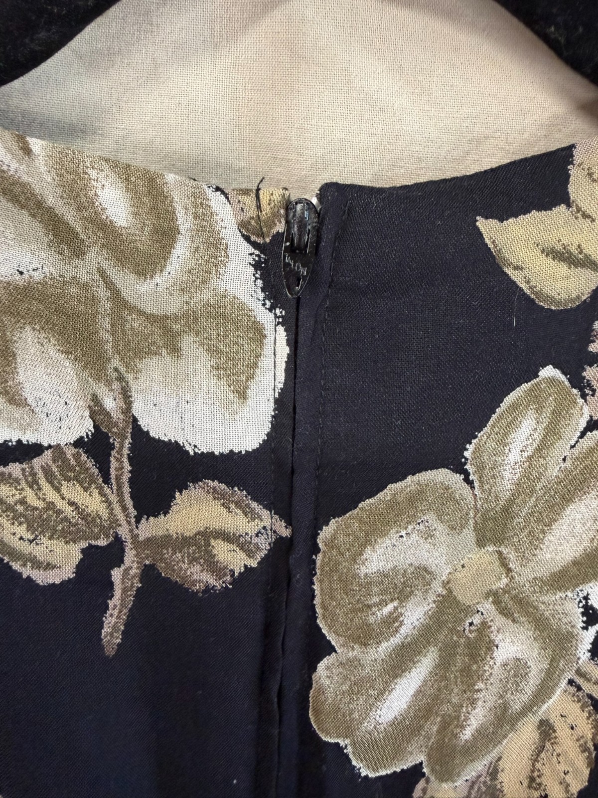 Vintage 1990s Kathie Lee Midi Dress Black Base Beige Floral Size 7/8