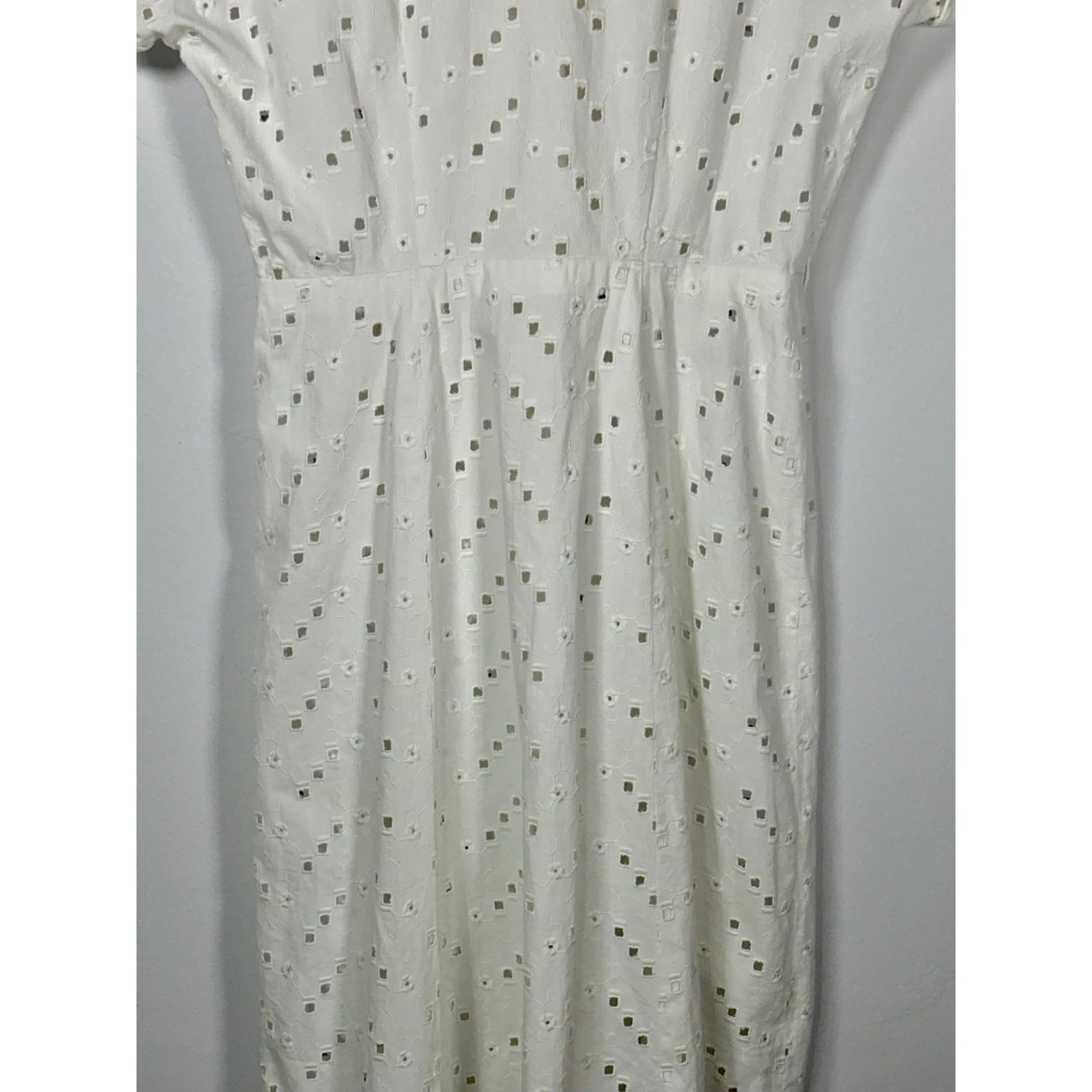 1940s 1950s White Cotton Eyelet Floral Embroidered Button Front Day Dress