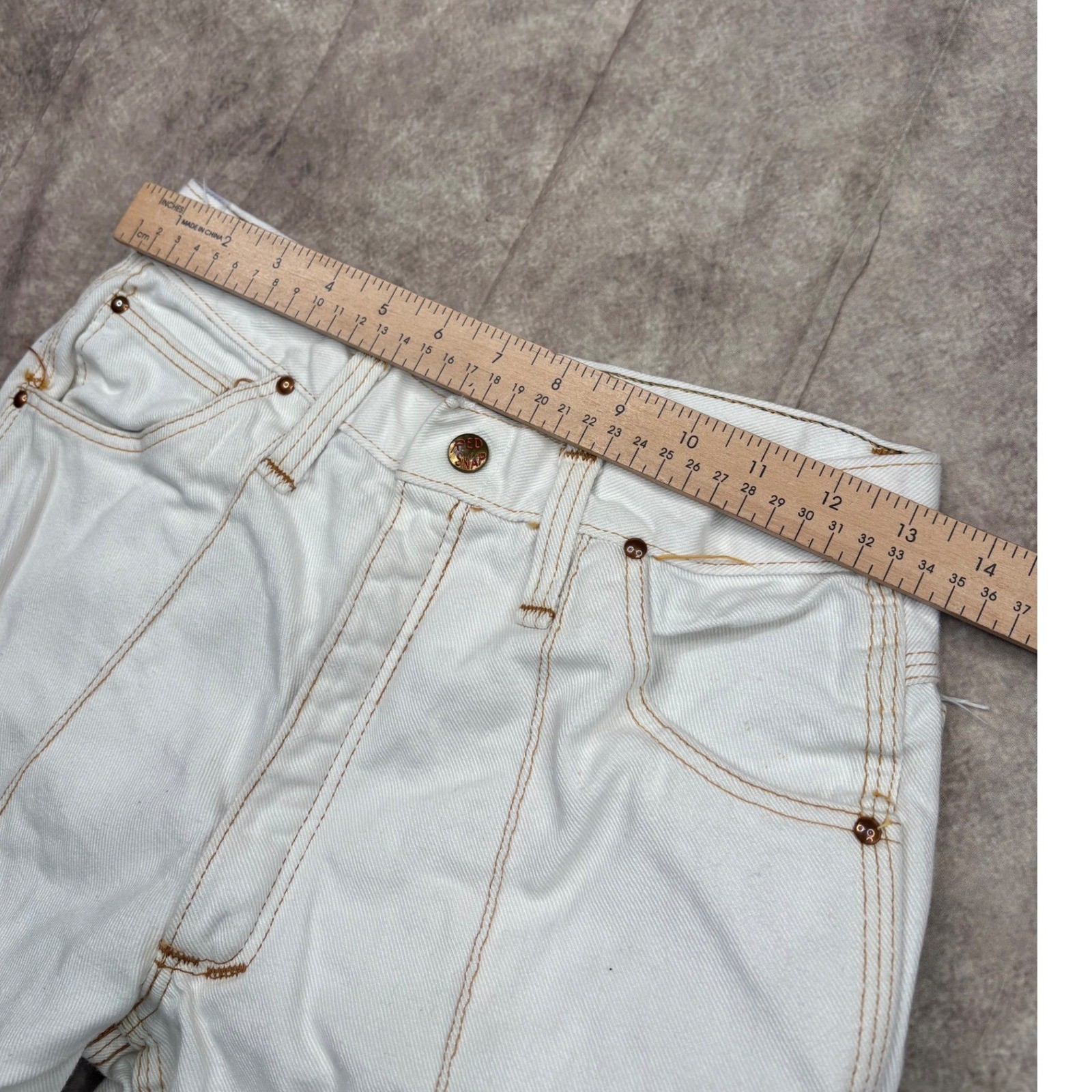Red Snap White Denim Flared Jeans Contrast Stitch Workwear Size 26×29 Y2K 90s