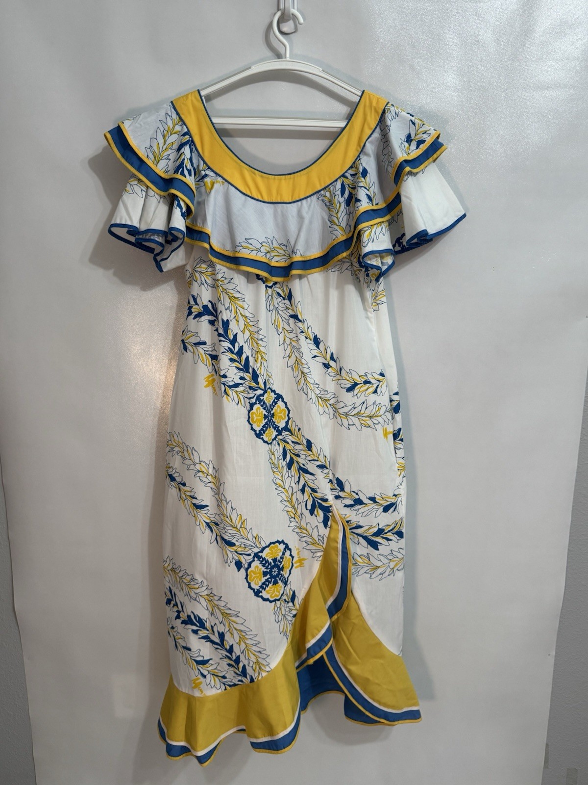Mamo Howell Sz 16 Hawaiian Muumuu Dress Ruffle Hem Multicolor Floral Vintage