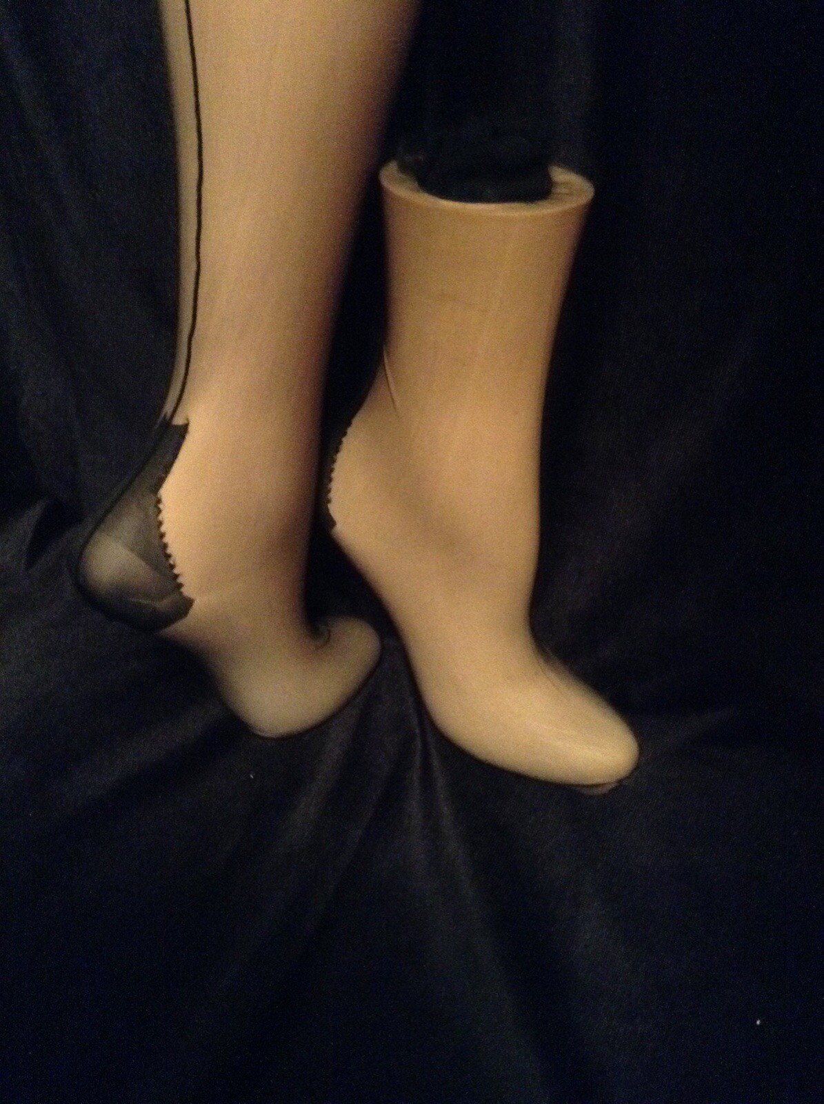 Vintage Style Seamed Shell Heel And Barefoot Stockings 37 Inches Long