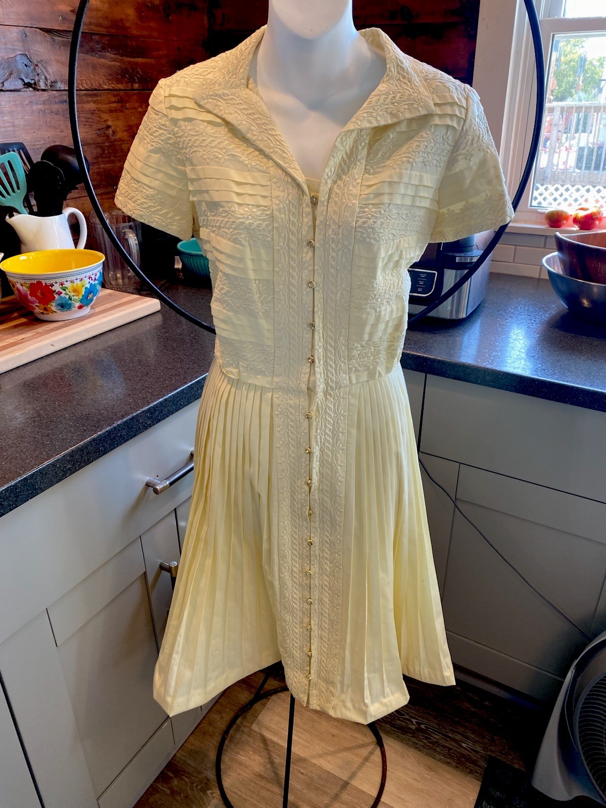 VTG Cotton 50’s Women&rsquo;s Button front lace detail Yellow Carlye Dress Pleated S/M