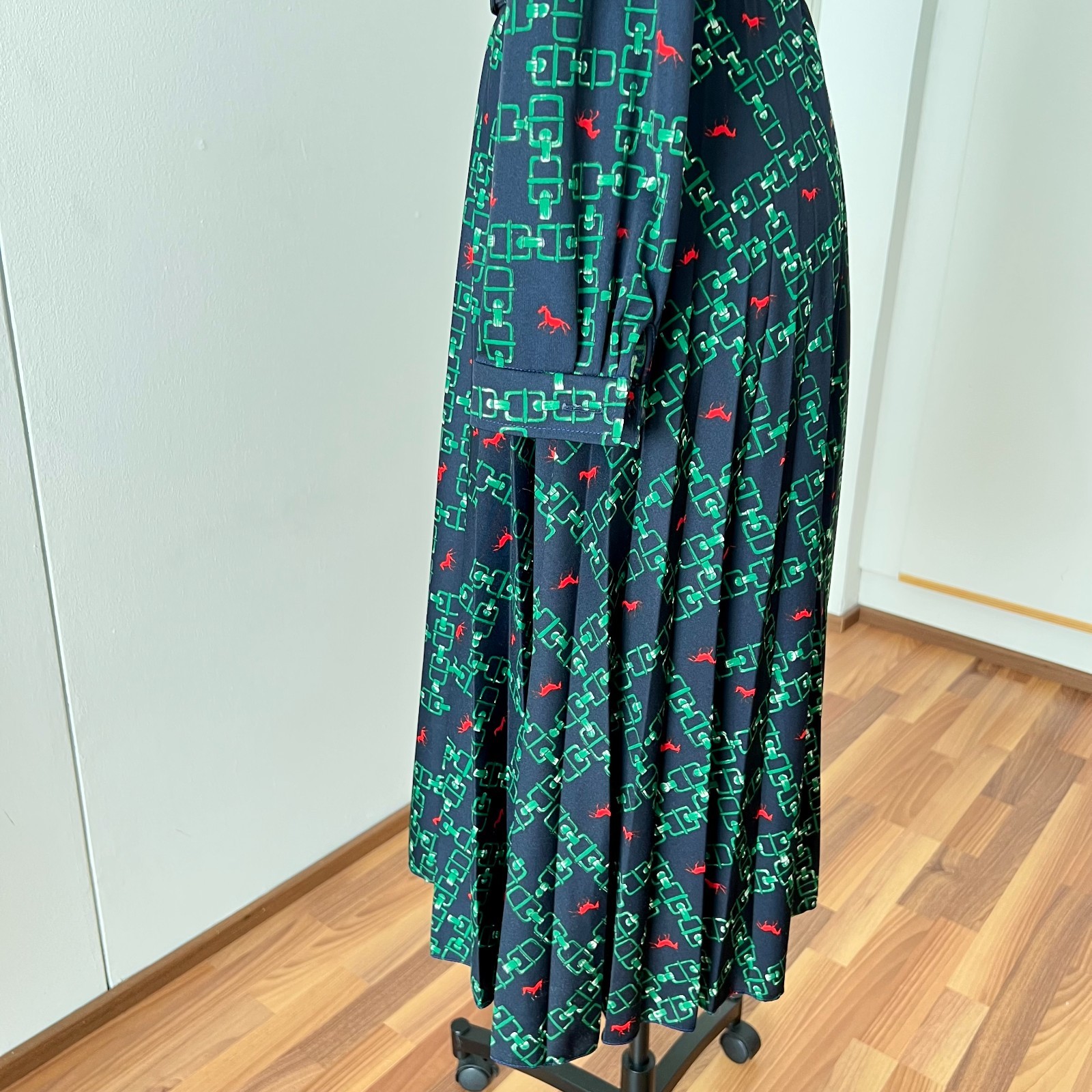 1970s Green Equestrian Pleated Midi Dress Long Sleeves Belted Dagger Collar 38