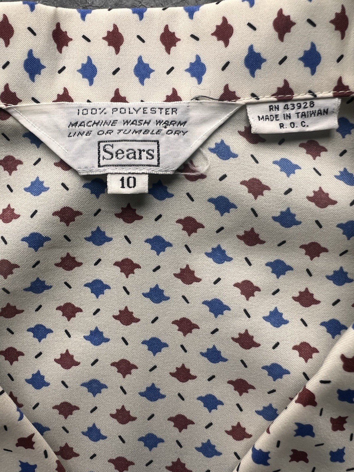 Vintage Sears 1970’s 80’s polyester button up shirt Size 10 pit to pit 19”