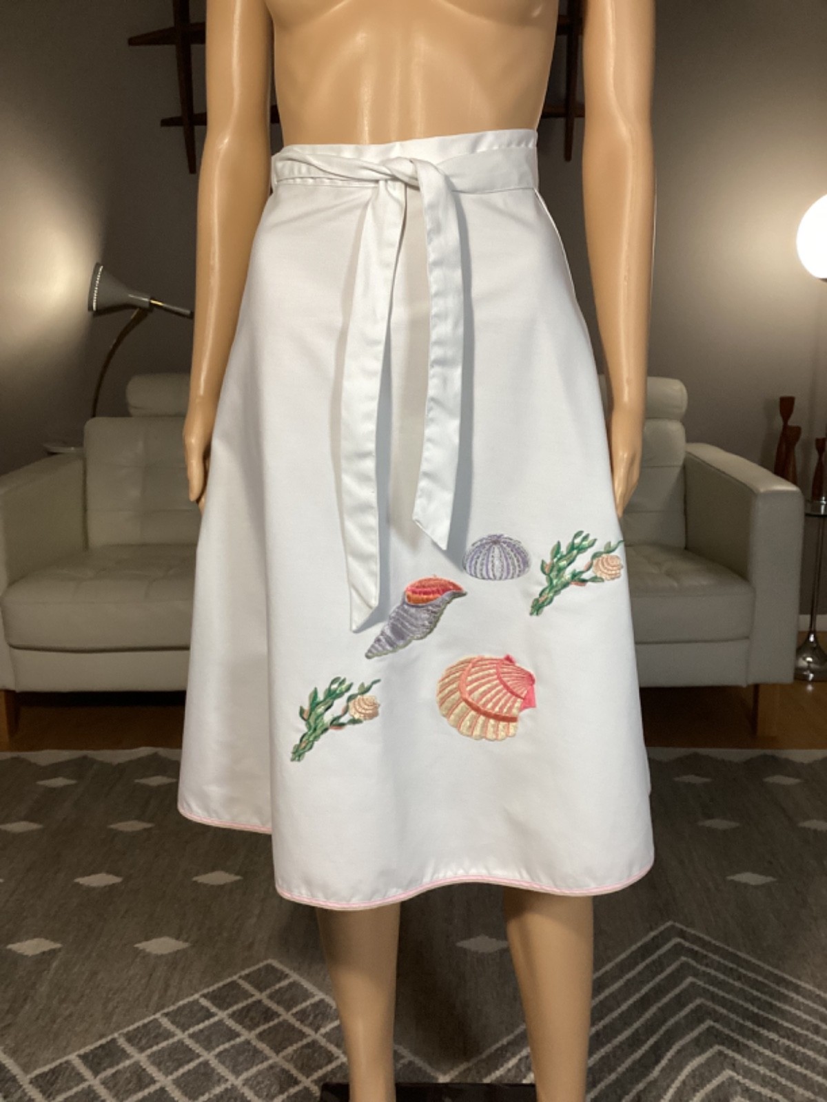 Vintage 70s Gado&rsquo;l Florida Embroidered Beach Shells White Wrap Skirt Small