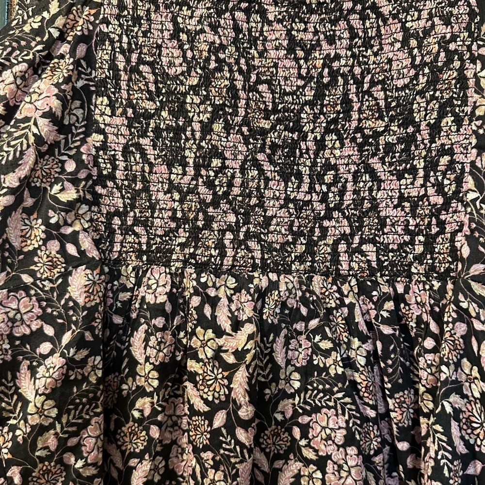 Old Navy Gray Floral Blouse with Flutter Sleeve NWT