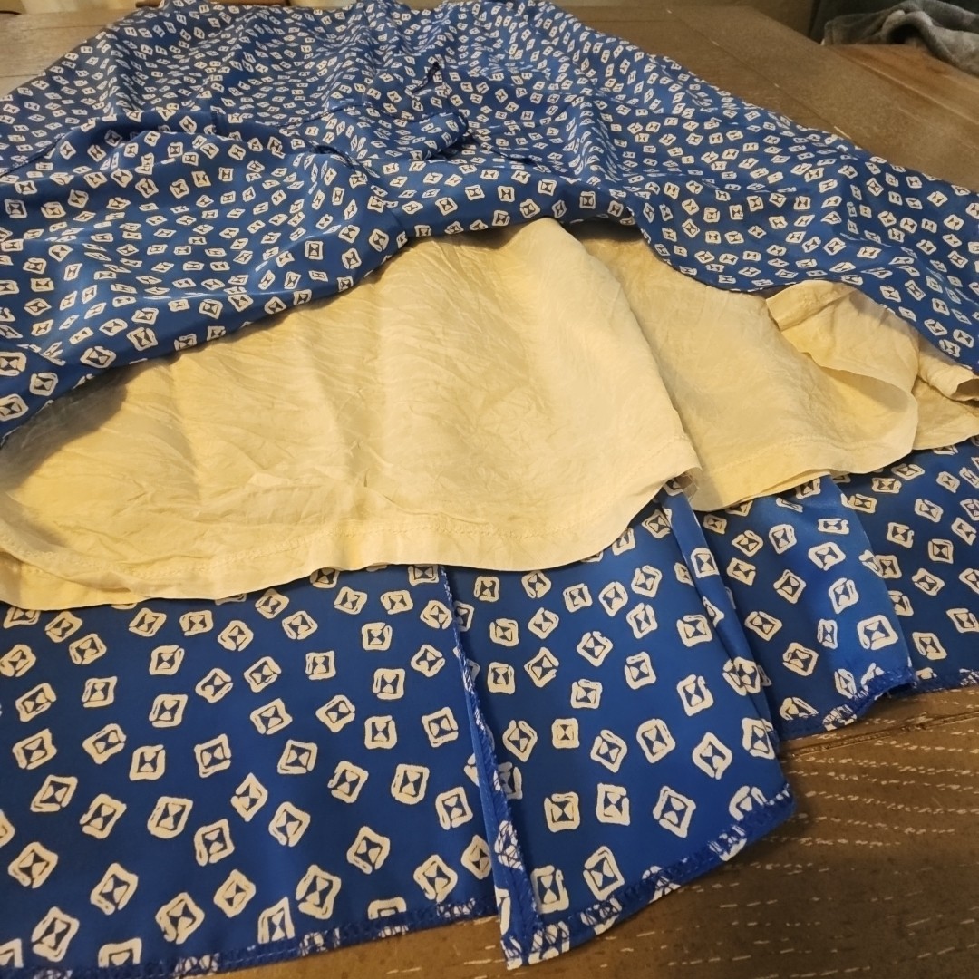 VTG Dereta SIZE 16 Blue White Lined Polyester Flowy Panel Midi Skirt