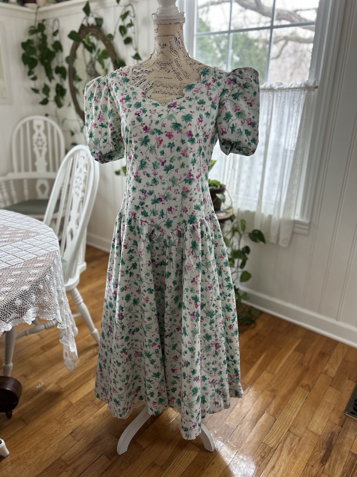 Victorian Prairie Dress Puff Sleeve Bustle Back Ruffles Violet Violets M/L