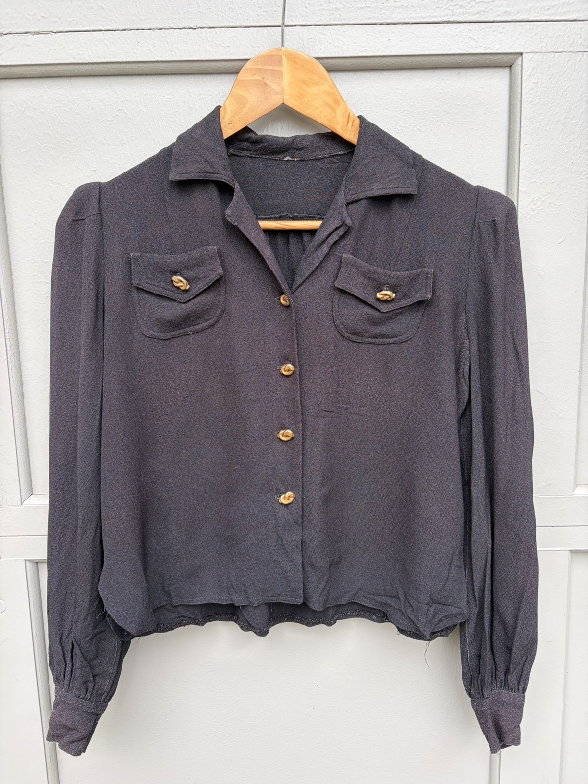 VINTAGE 1930’S BLACK NAUTICAL RAYON BLOUSE BRONZE BOAT KNOT BUTTON CLOSURE