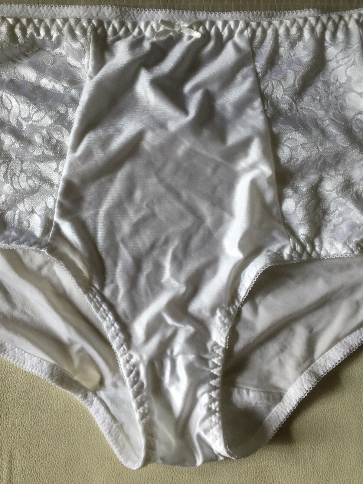 White Sateen Finish Stretch Moderete Control Bali Panties Briefs Size 6 M 32 34