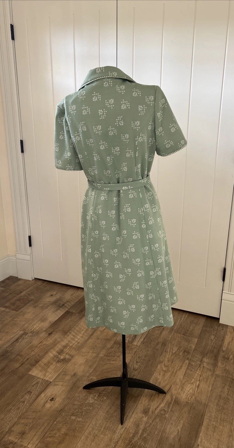 Vintage 1960’s/70’s Granny Core Polyester Double Knit Short Sleeve Dress