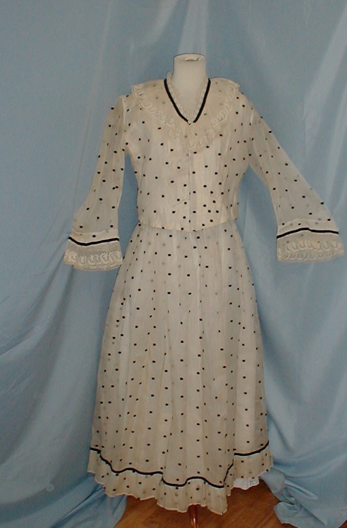 Charming Antique Dress Victorian 1890&rsquo;s White and Black Dot Muslin Lace Trim
