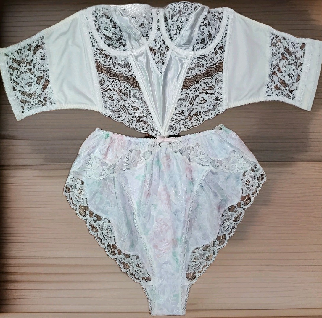 🦢 AUTH VTG CHRiSTiAN DiOR 2 PC LiNGERiE SET SATiN LACE BUSTiER CORSET & SHORTS