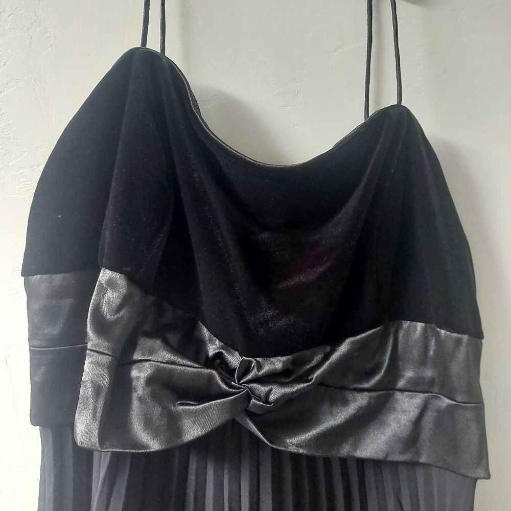 Alex Evenings Black Dress Size 12P Babydoll Velvet Satin Pleated