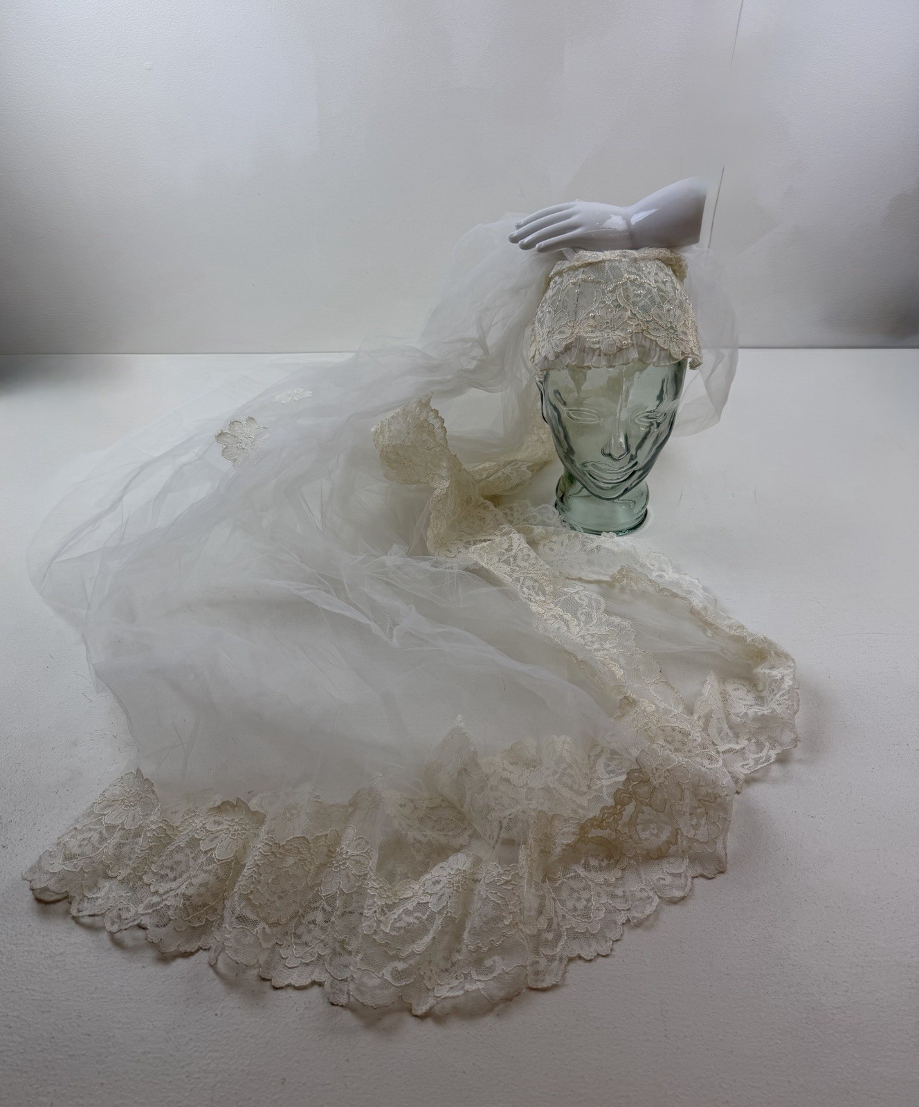 Vtg Bridal Wedding 57&Prime; Veil 2-Tiered Tulle Lace Pearl Wired Cap 1950s/60s