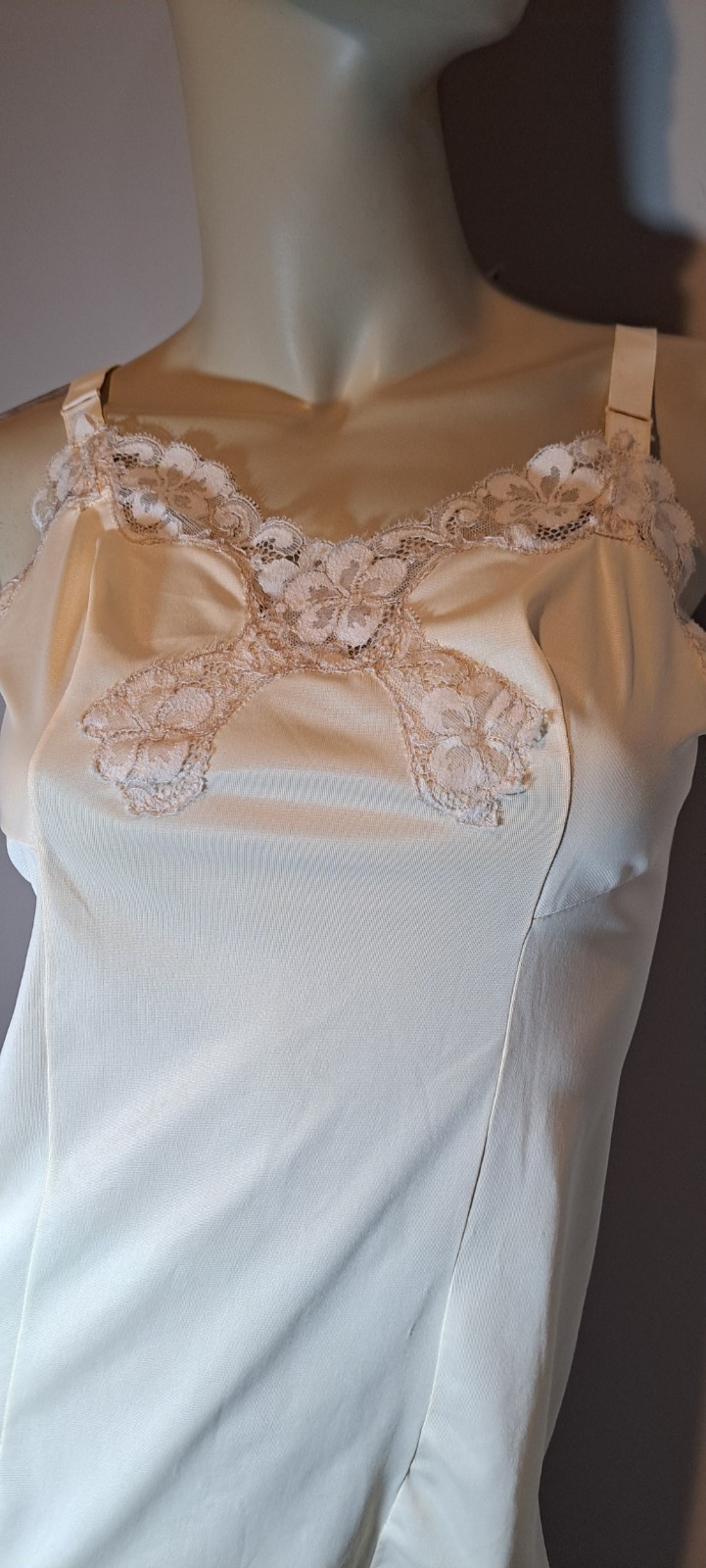 Vtg 60s Itty Bitty Mini Short Full Slip Beige Nylon 34