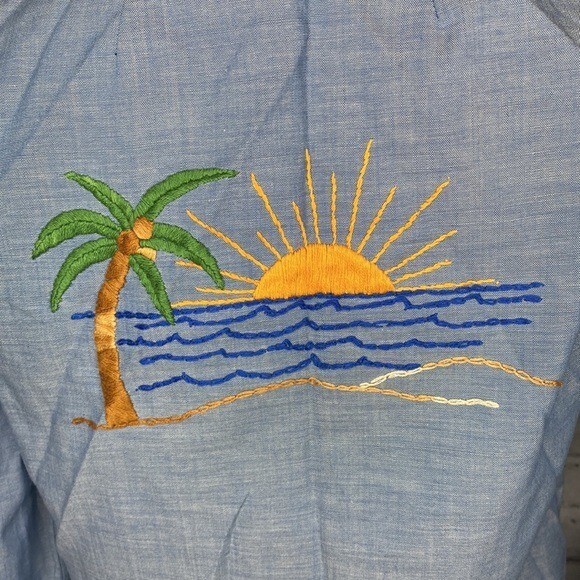 Vintage embroidered button down shirt women&rsquo;s long sleeve fits xs/s