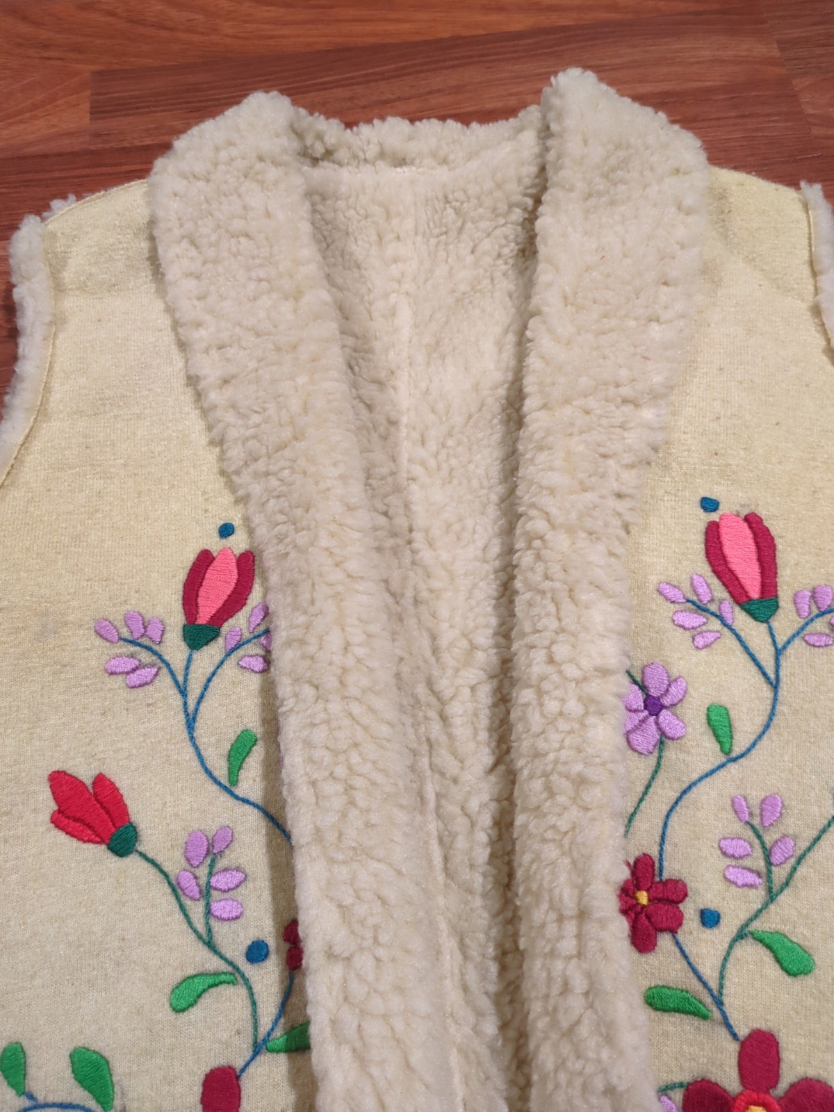 Vintage Wool Embroidered Shearling Vest Boho Folk Hippie Floral Sherpa Lined S/M