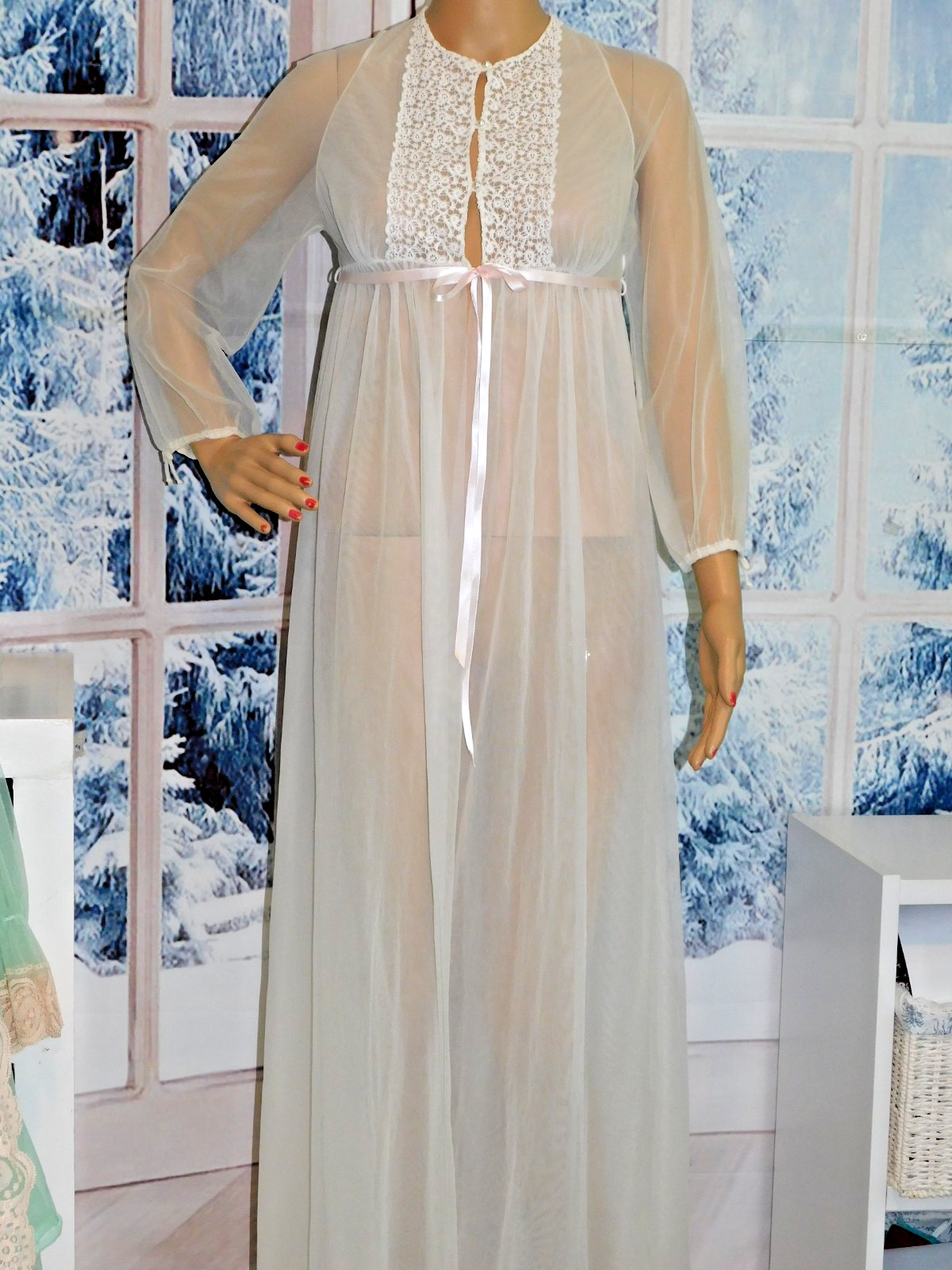 Vinage Warners Juniors Double Layer Chiffon & Lace Robe Pearl Buttons