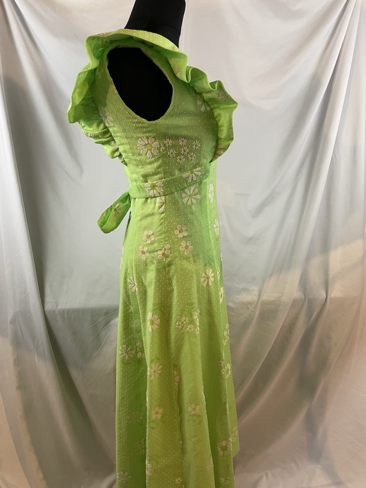 1970s Vtg Maxi Dress Gown Green Flocked dotted swiss daisy Mod Hippie Prom mint