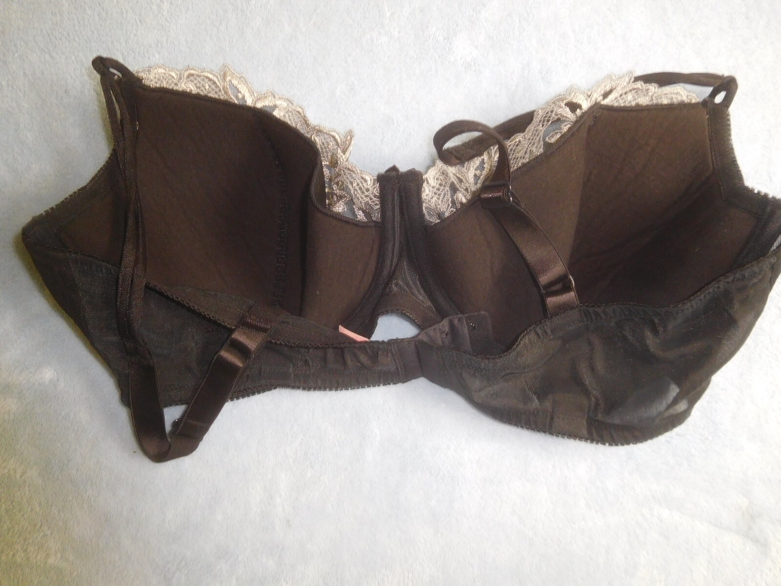 NWOT! Vintage Victoria&rsquo;s Secret Black White Floral Lace Lined Bra 38DD