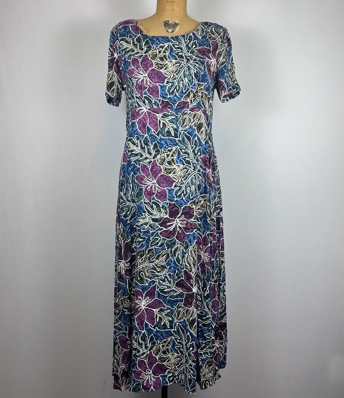 Hilo Hattie Hawaiian Dress M Rayon Challis Floral Aloha Maxi Made in Hawaii