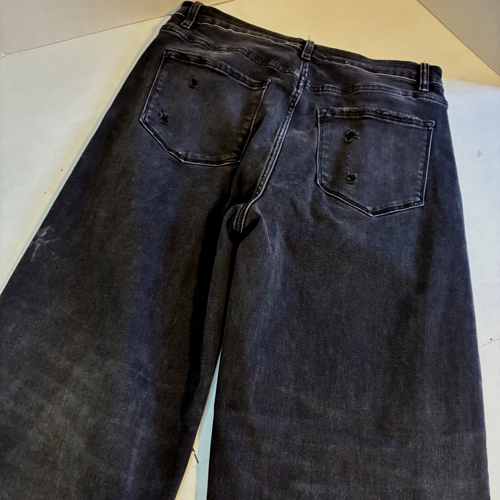 Vervet Super High Rise Panel Barrel Leg Jeans 31 Faded Black Distressed T6589