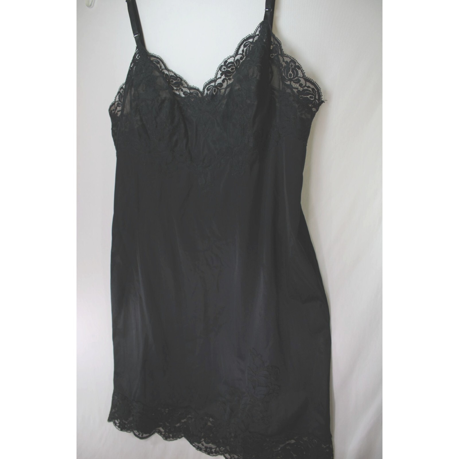 Vanity Fair Full Slip Black Nylon Size 35 Small Vintage Adjustable Straps 90222
