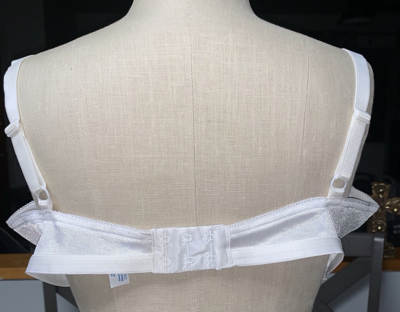 A8 NOS 1722 WALMART SIMPLY BASIC 42C CLASSIC WHITE MODEST PROMO BRA GRANNY LACE