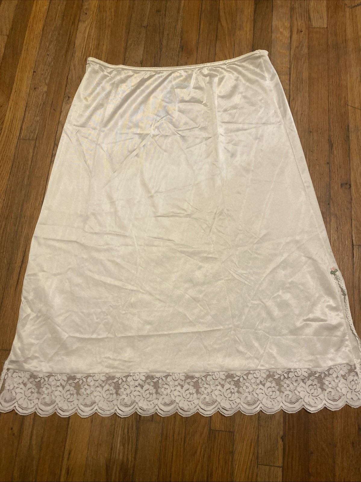 Chantilly Maidenform Whote Full Slip With Lace Trim And Pink Flowers On Slits M
