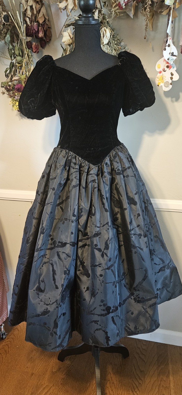 Vintage 1980s Black « Splater » Prom Dress With Velvet Bodice And Accents