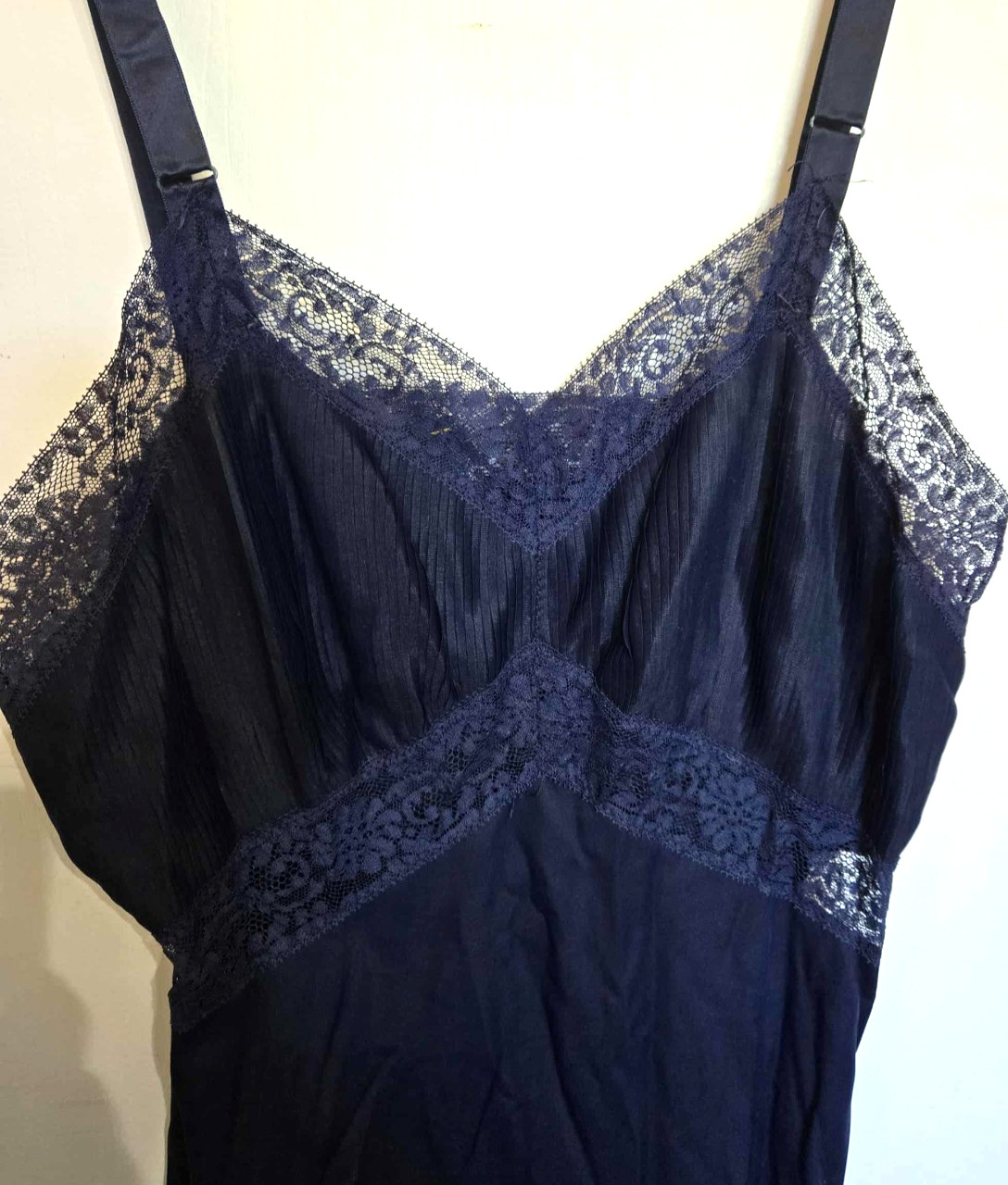 34 Tall Slip Charmode Lace Boudoir Tricot Accordion Pleats Vintage Navy A639